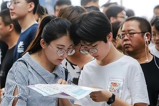 怀疑人生！孙兴慜任意球击中约旦人墙偏出，主裁盯着看没有给角球